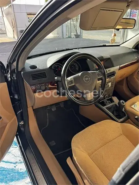 Usado Opel Astra Elegance 120 CV (88 kW) 2006 Negro Berlina