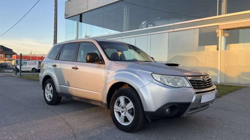 Plateado Usado 2010 Subaru Forester SUV | 6000 € (Precio justo) - Imagen 1/4