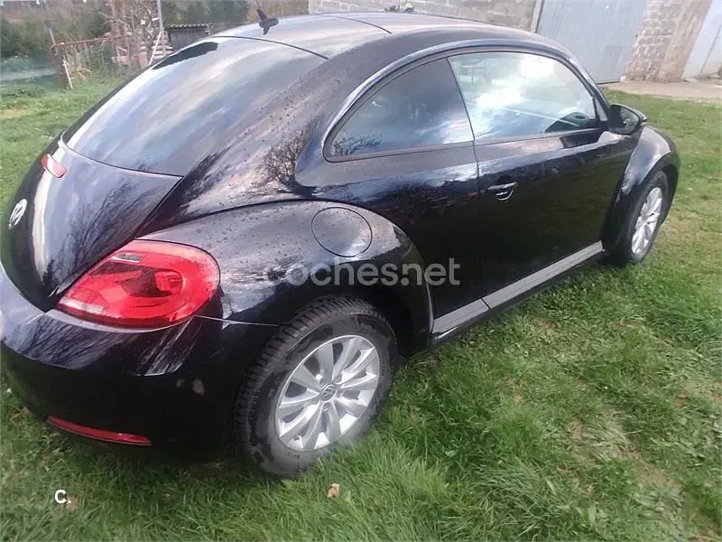 Usado VW Beetle Design 105 CV (77 kW) 2012 Negro Utilitario
