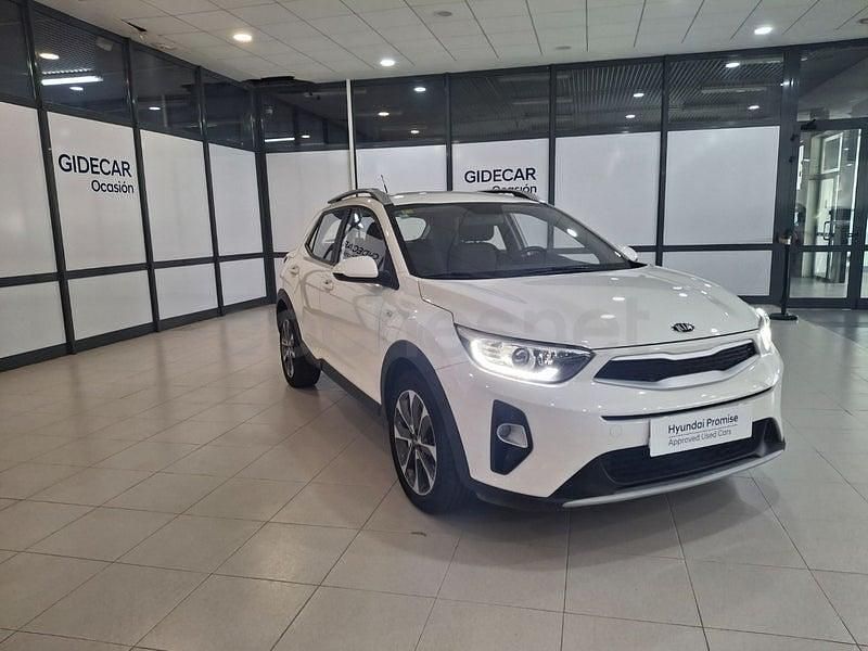 Usado Kia Stonic 100 HP (73 kW) 2020 Branco SUV
