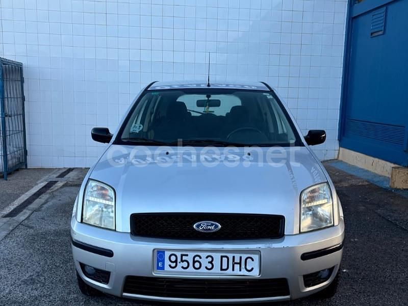 Gris / plata Usado 2005 Ford Fusion Trend Berlina | 4490 € (Precio justo) - Imagen 1/4