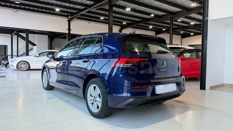Usado VW Golf VIII 110 CV (80 kW) 2021 Azul Berlina