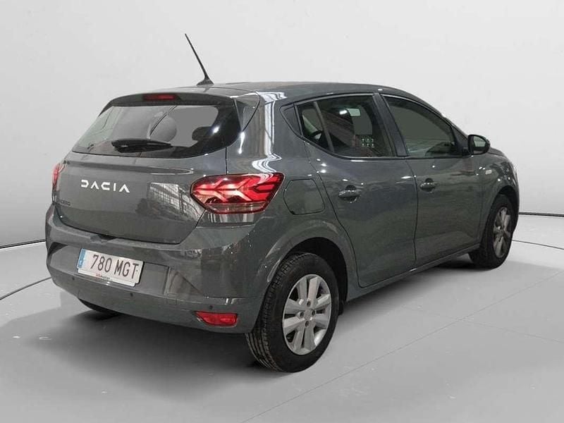 Usado Dacia Sandero Expression 91 CV (66 kW) 2023 Gris Utilitario