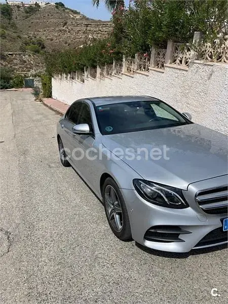 Usado Mercedes E220 194 CV (142 kW) 2019 Gris / plata Berlina