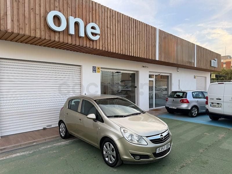 Usado Opel Corsa Cosmo 90 HP (66 kW) 2009 Bege Citadino