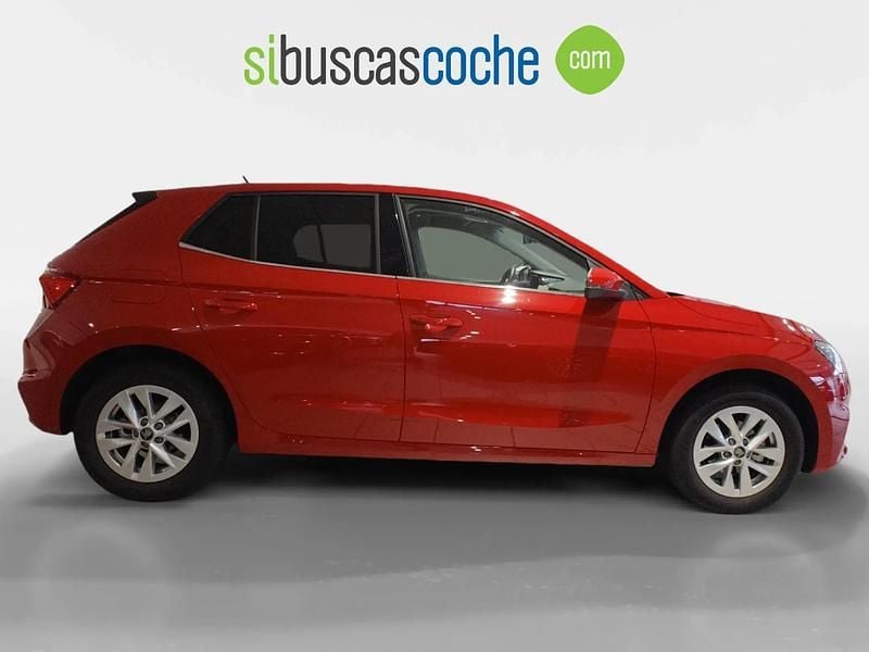 Usado Skoda Fabia Selection 95 CV (69 kW) 2025 Rojo Utilitario
