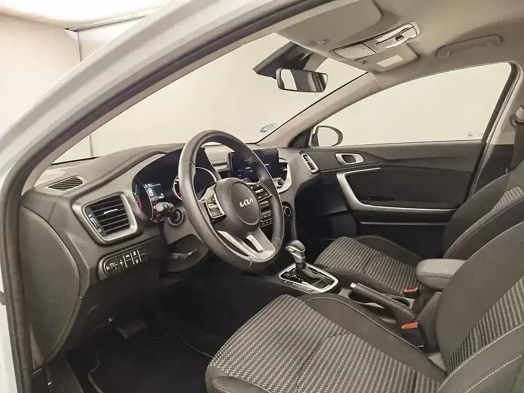 Usado Kia Ceed 100 CV (73 kW) 2025 Blanco Utilitario