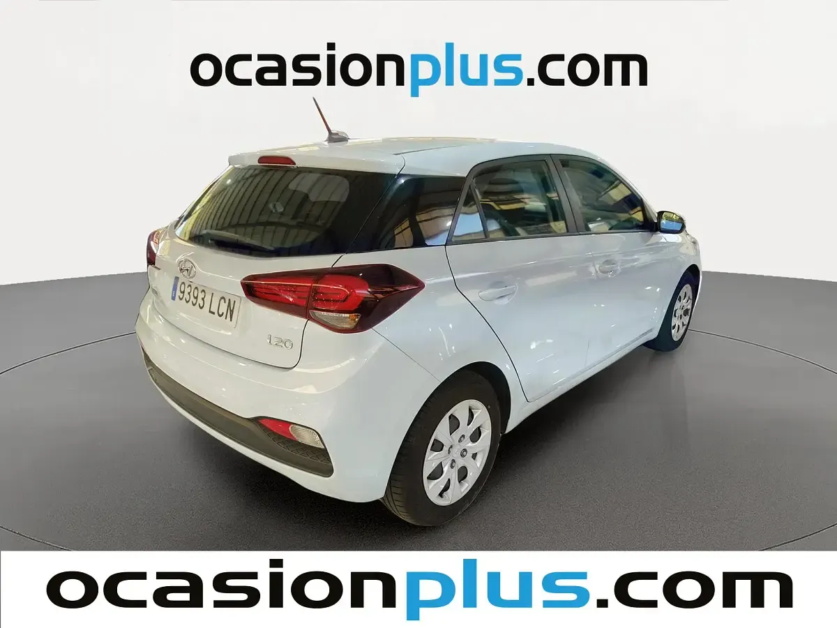Usado Hyundai i20 75 CV (55 kW) 2019 Gris Utilitario