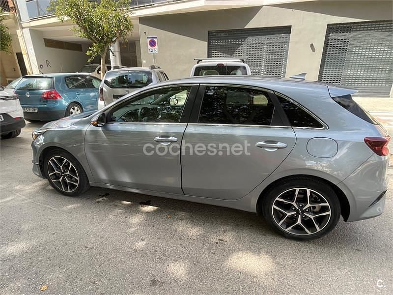 Usado Kia Ceed 100 CV (73 kW) 2022 Gris / plata Utilitario
