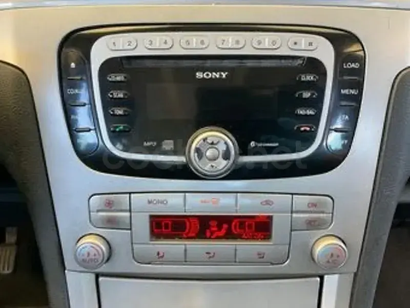 Usado Ford Galaxy Trend 125 CV (91 kW) 2009 Gris / plata Monovolumen