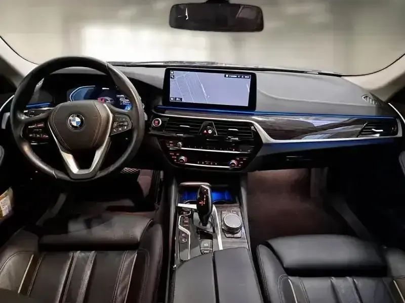 Usado BMW 530e Luxury Line 292 CV (214 kW) 2022 Gris / plata Familiar