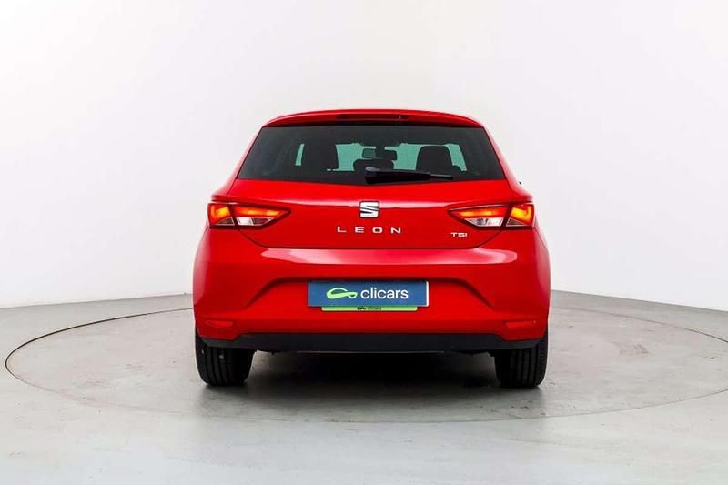 Usado Seat Leon Reference 110 CV (80 kW) 2017 Rojo Utilitario