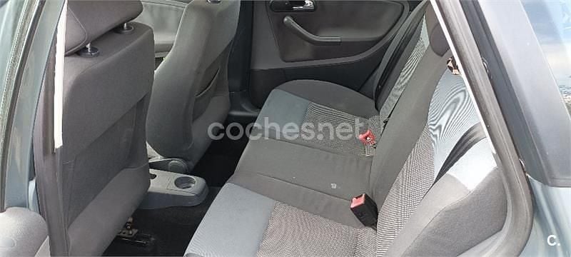 Usado Seat Cordoba Reference 100 CV (73 kW) 2004 Azul Berlina
