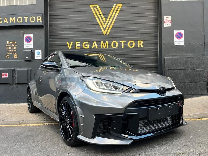 Gris / plata Nuevo 2025 Toyota Yaris Berlina | 58.990 € - Imagen 1/4