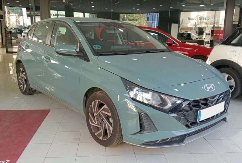 Verde Usado 2024 Hyundai i20 Utilitario | 17.800 € (Precio justo) - Imagen 1/4