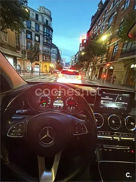 Usado Mercedes C180 Avantgarde 156 CV (114 kW) 2014 Gris / plata Berlina