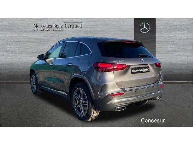 Usado Mercedes GLA200 AMG line 150 CV (110 kW) 2024 Gris montaña SUV
