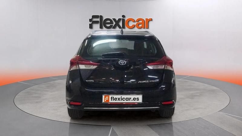 Usado Toyota Auris Hybrid Active 136 CV (100 kW) 2016 Negro Berlina