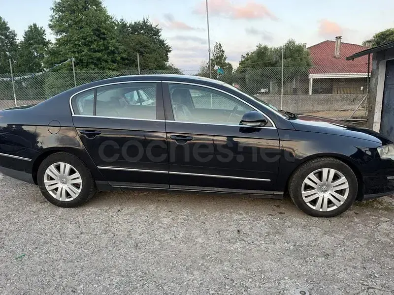 Usado VW Passat Highline 140 CV (102 kW) 2007 Negro Berlina