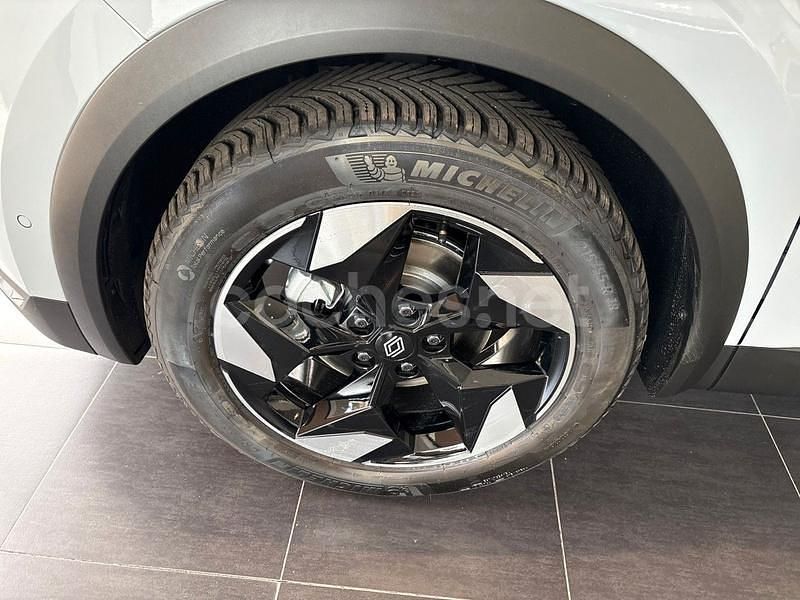 Usado Renault Captur Techno 145 CV (106 kW) 2025 Gris / plata SUV