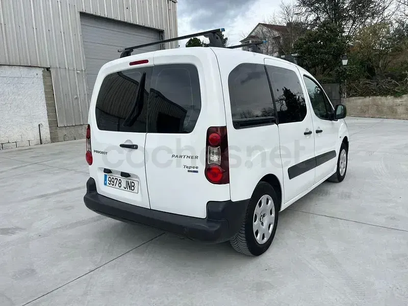Usado Peugeot Partner Tepee Active 100 CV (73 kW) 2016 Blanco Monovolumen