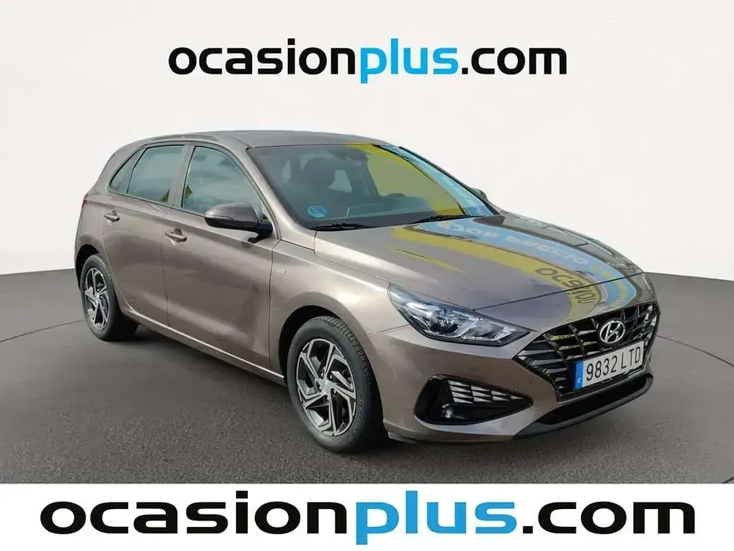 Usado Hyundai i30 120 CV (88 kW) 2021 Marrón Utilitario