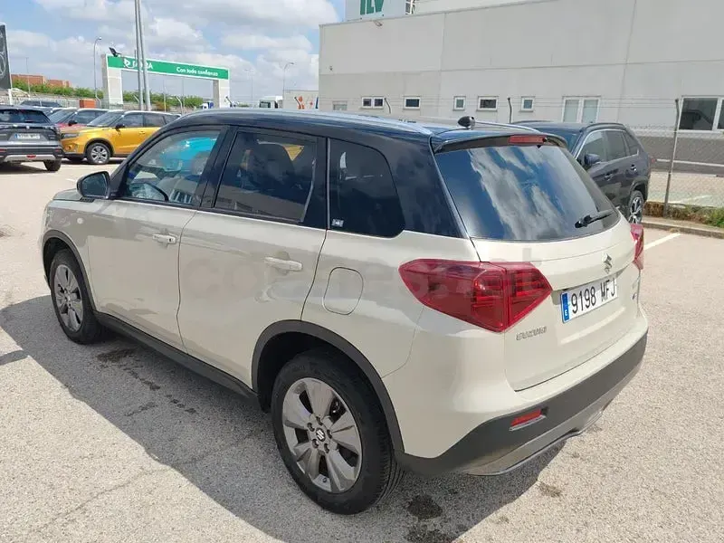 Usado Suzuki Vitara 129 CV (94 kW) 2023 Beige SUV