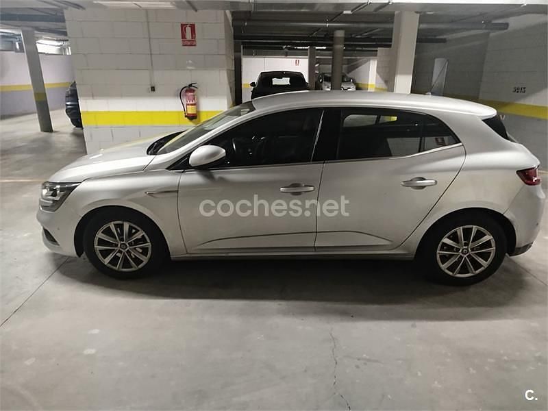 Usado Renault Mégane IV Zen 130 CV (95 kW) 2017 Gris / plata Berlina