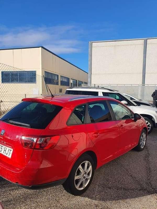 Usado Seat Ibiza ST Style 105 CV (77 kW) 2012 Rojo Familiar