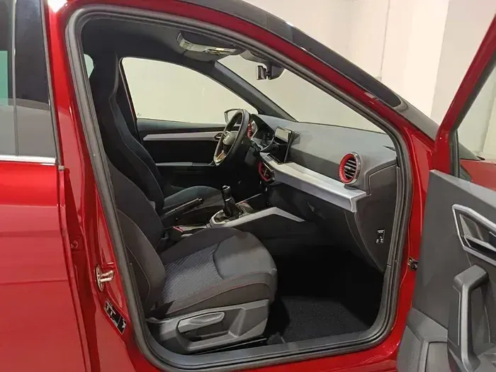 Usado Seat Arona FR 116 CV (85 kW) 2024 Rojo SUV