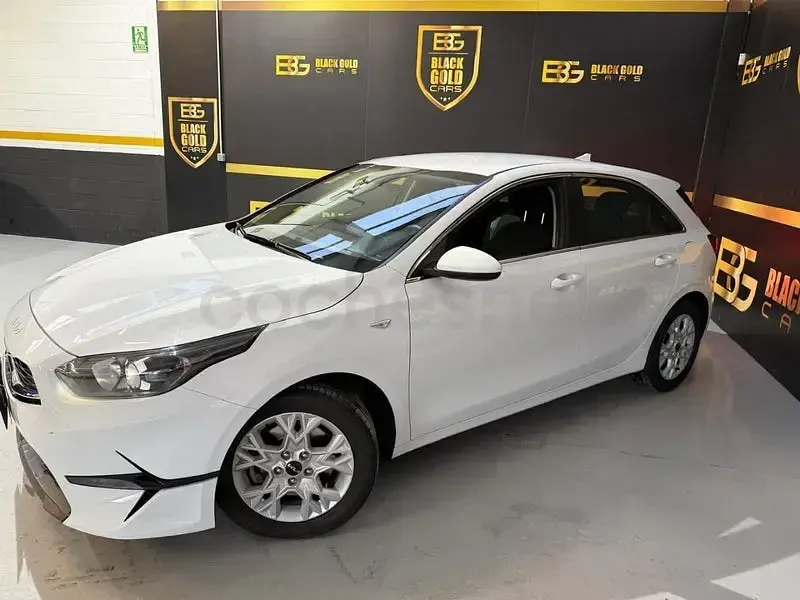 Usado Kia Ceed 120 CV (88 kW) 2024 Blanco Utilitario
