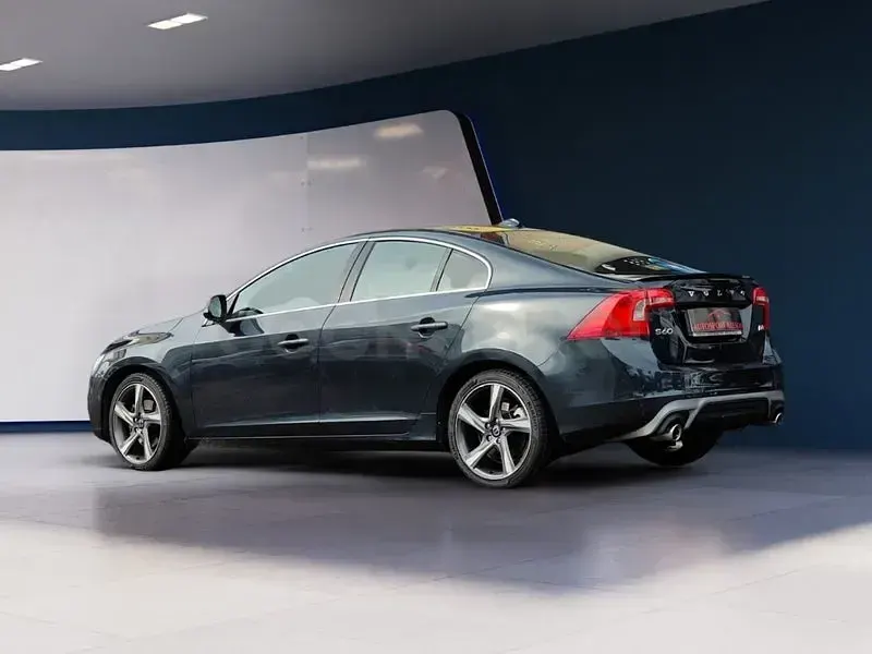 Usado Volvo S60 R-Design 136 CV (100 kW) 2013 Gris / plata Berlina