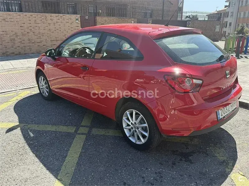 Usado Seat Ibiza SC Reference 70 CV (51 kW) 2013 Rojo Utilitario