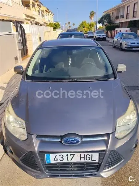 Usado Ford Focus Trend 115 CV (84 kW) 2011 Beige Berlina