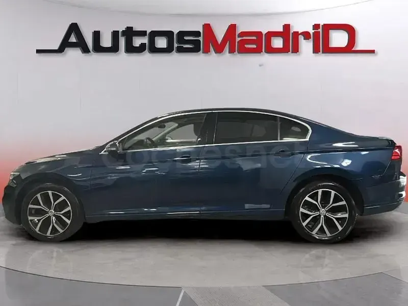 Usado VW Passat Executive 120 CV (88 kW) 2020 Azul Berlina
