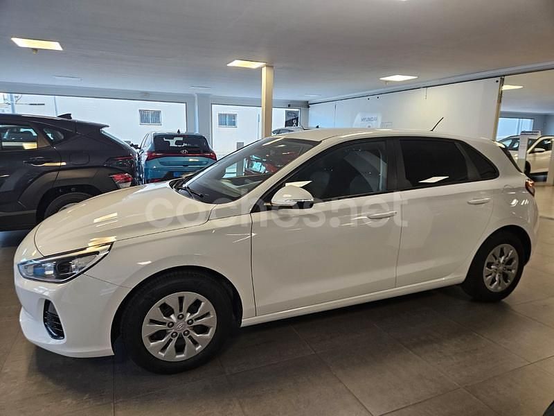 Usado Hyundai i30 120 CV (88 kW) 2017 Blanco Berlina