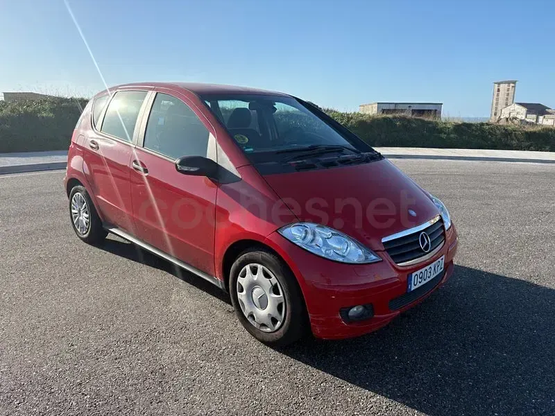 Usado Mercedes A180 Avantgarde 109 CV (80 kW) 2006 Rojo Monovolumen