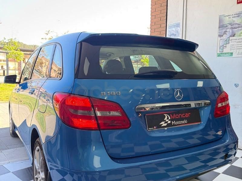 Usado Mercedes B180 122 CV (89 kW) 2014 Azul Monovolumen