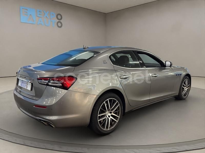 Usado Maserati Ghibli 330 CV (242 kW) 2021 Gris / plata Coupe