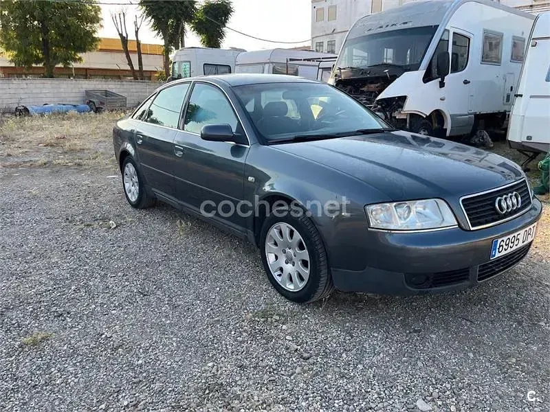 Usado Audi A6 130 CV (95 kW) 2002 Gris / plata Berlina