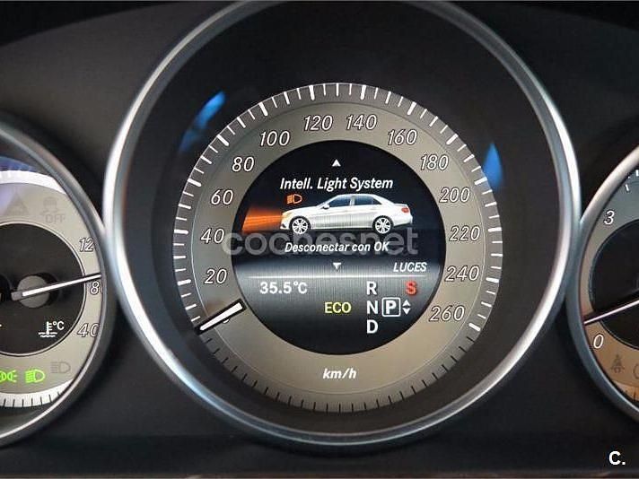 Usado Mercedes E300 Avantgarde 252 CV (185 kW) 2013 Azul Berlina
