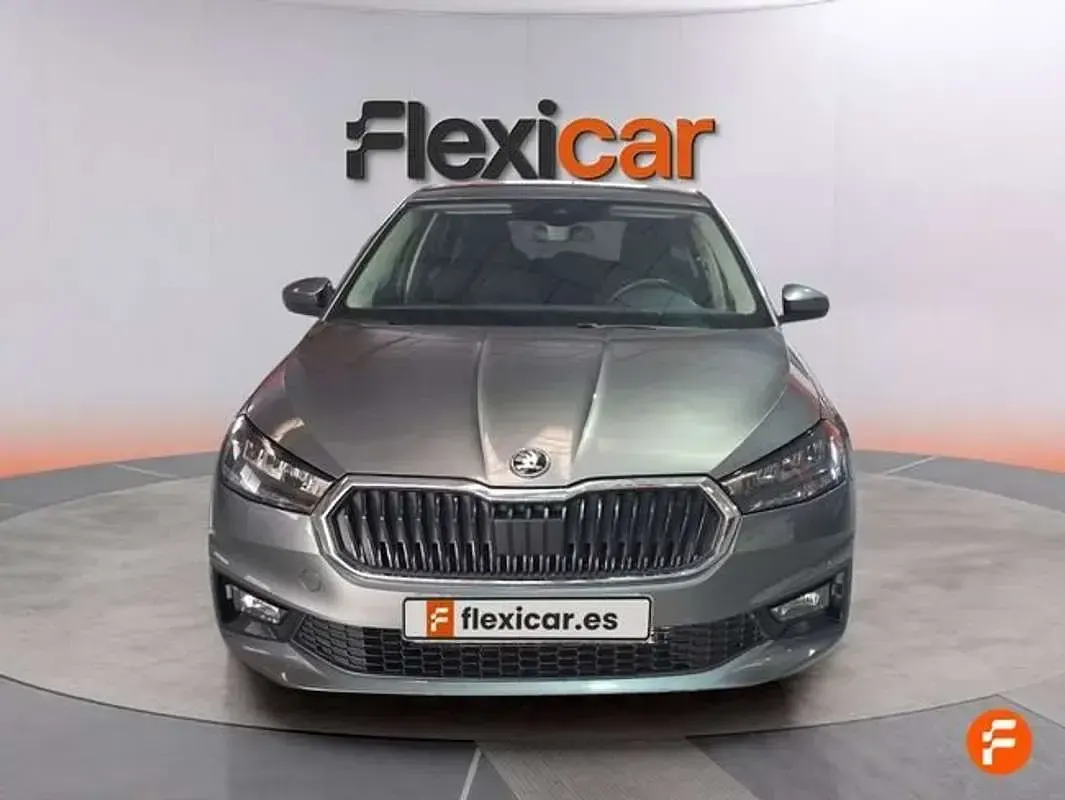 Usado Skoda Fabia Selection 95 CV (69 kW) 2025 Gris Utilitario