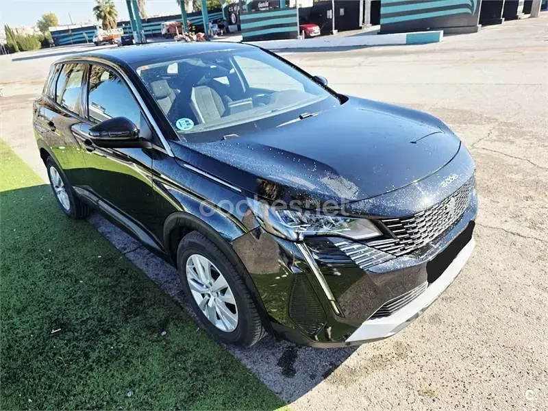 Usado Peugeot 3008 Active 130 CV (95 kW) 2022 Negro SUV