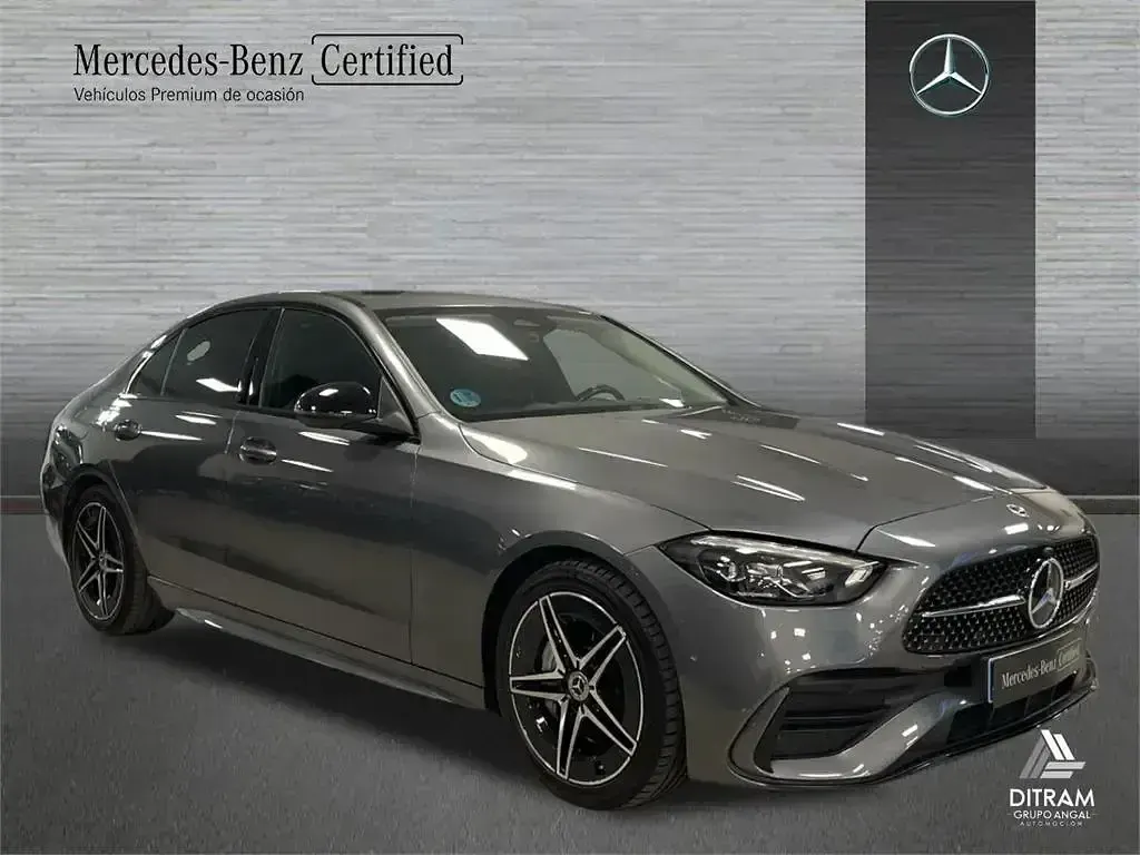 Usado Mercedes C220 200 HP (147 kW) 2024 Cinzento Sedan