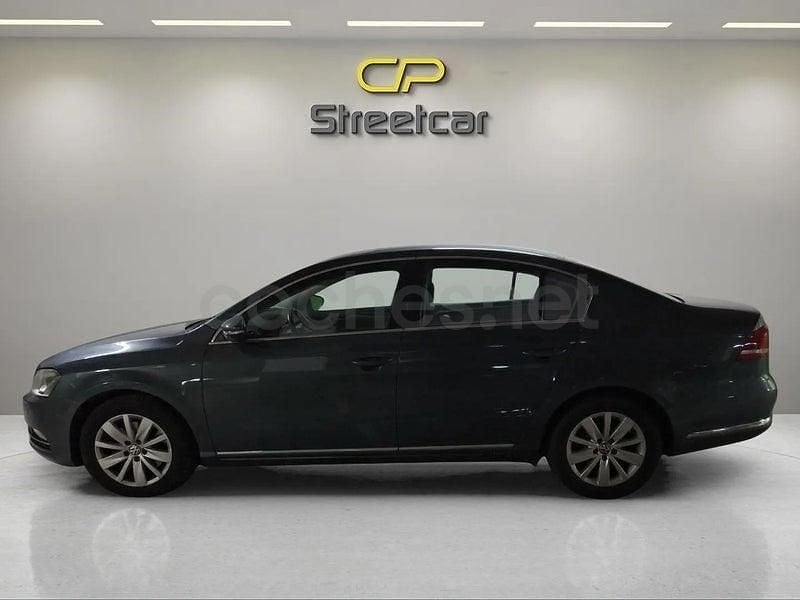Usado VW Passat Advance 140 CV (102 kW) 2013 Gris / plata Berlina