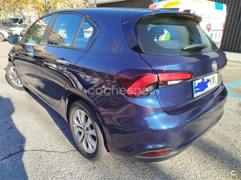 Usado Fiat Tipo Lounge 95 CV (69 kW) 2019 Azul Familiar