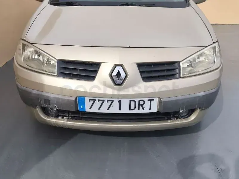 Usado Renault Mégane Cabriolet Dynamique 135 CV (99 kW) 2005 Beige Descapotable