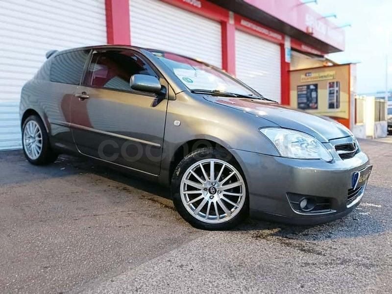 Usado Toyota Corolla Sol 110 CV (80 kW) 2004 Gris / plata Berlina