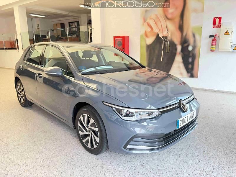 Gris / plata Usado 2024 VW Golf VIII Berlina | 25.900 € (Super precio) - Imagen 1/4