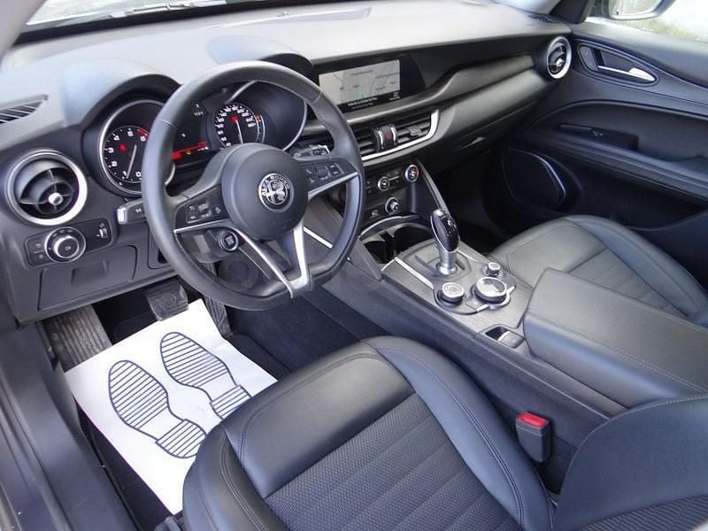 Usado Alfa Romeo Stelvio Executive 201 CV (147 kW) 2018 Gris SUV